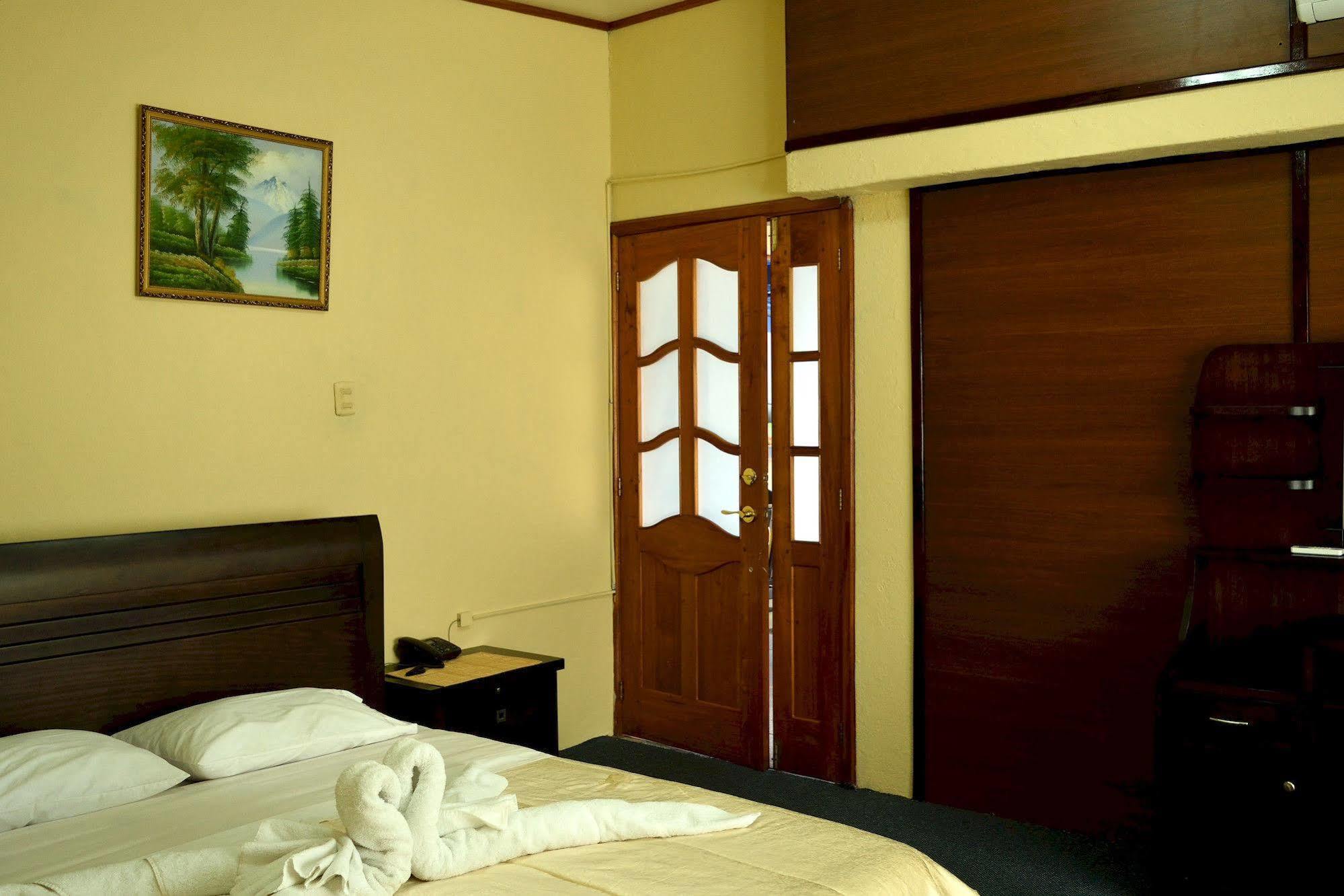 Hostal Cormorant Flightless פורטו איורה מראה חיצוני תמונה