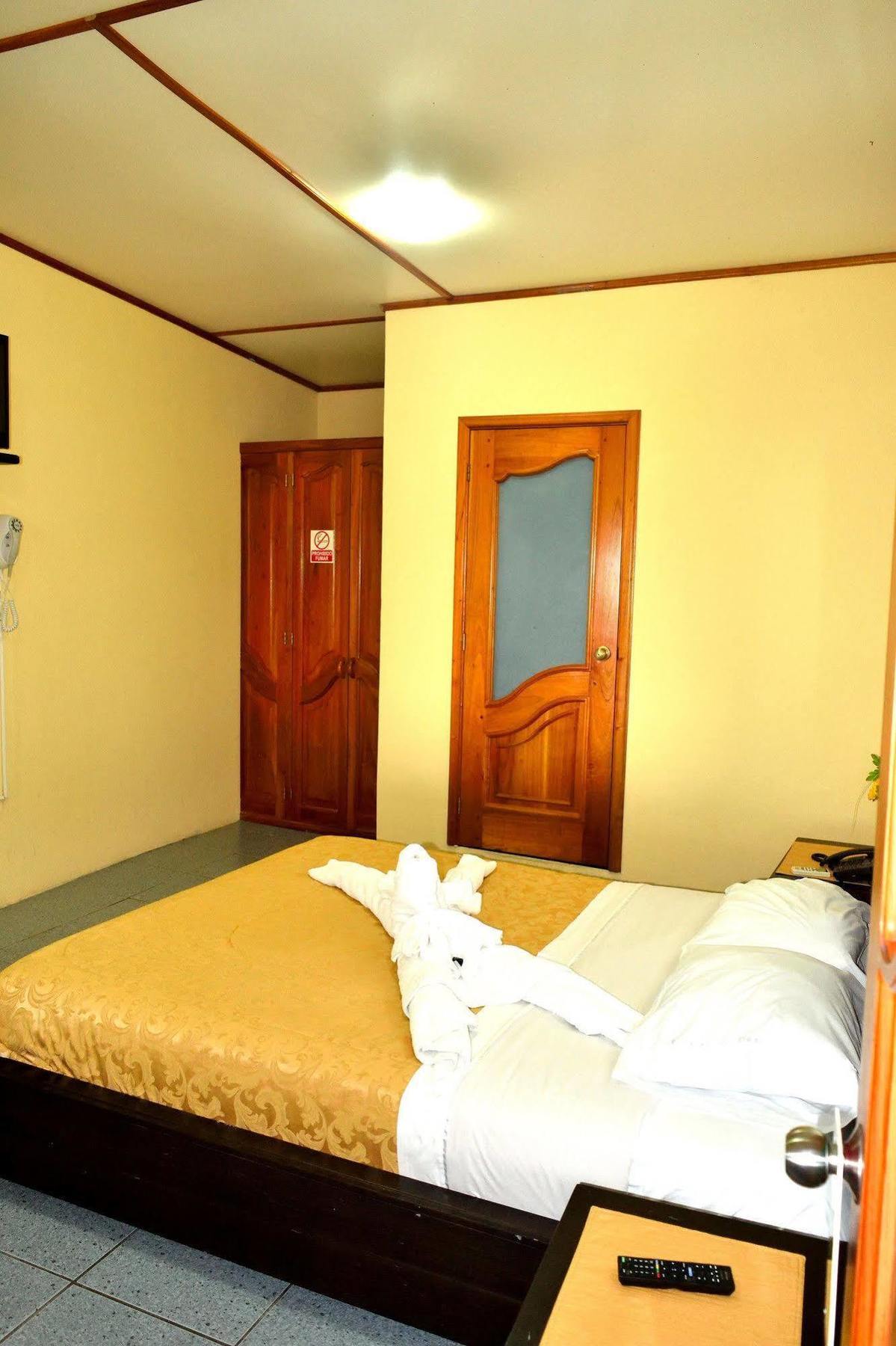 Hostal Cormorant Flightless פורטו איורה מראה חיצוני תמונה
